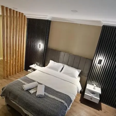 Golden Arrow Suites Apartment *