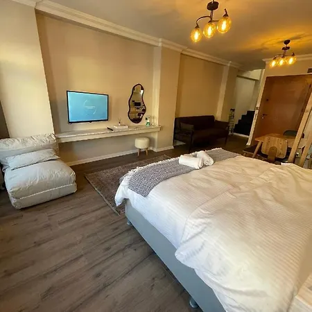Golden Arrow Suites *