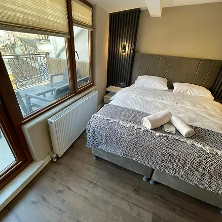 Golden Arrow Suites Apartment