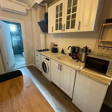 Golden Arrow Suites Apartment