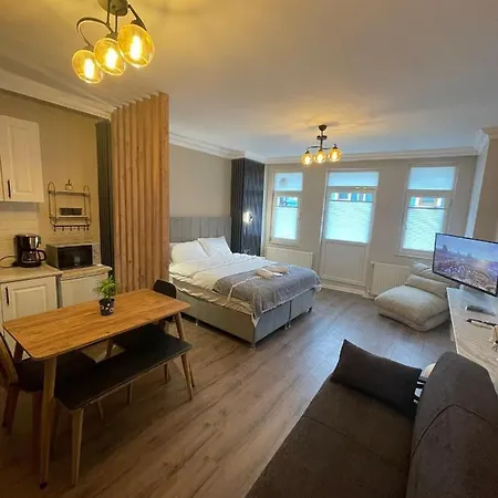 Golden Arrow Suites *