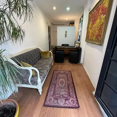 Golden Arrow Suites Apartment