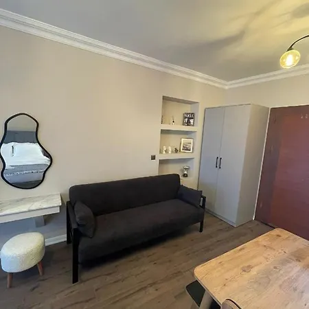 Golden Arrow Suites Apartment *